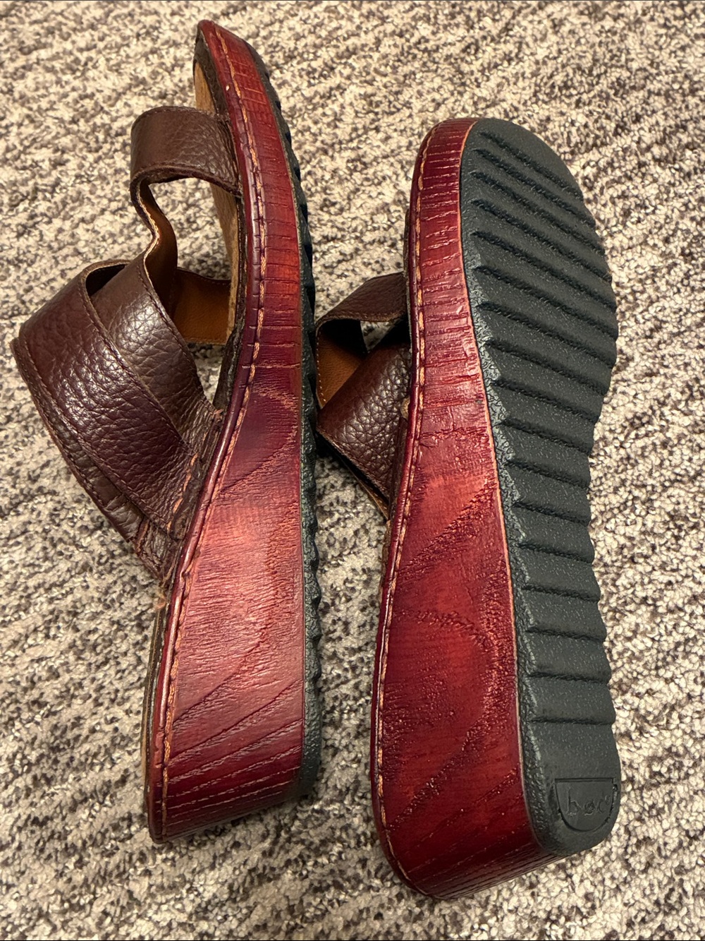 b.o.c. Women's Brown Leather Crisscross Wedge Sandals - Picture 4 of 6